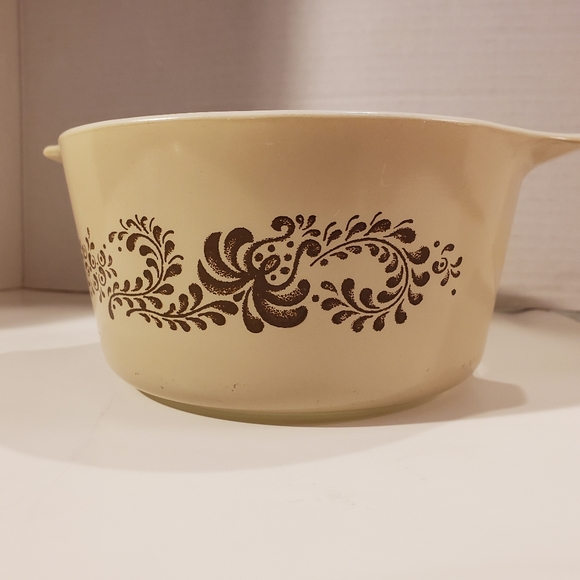 Vintage Pyrex Homestead pattern tabbed, Cinderella, round, casserole, NO LID - Picture 2 of 9